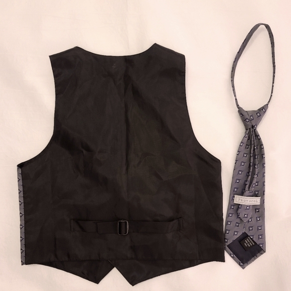 Boys Dressy Vest and Tie Set - Picture 3 of 4